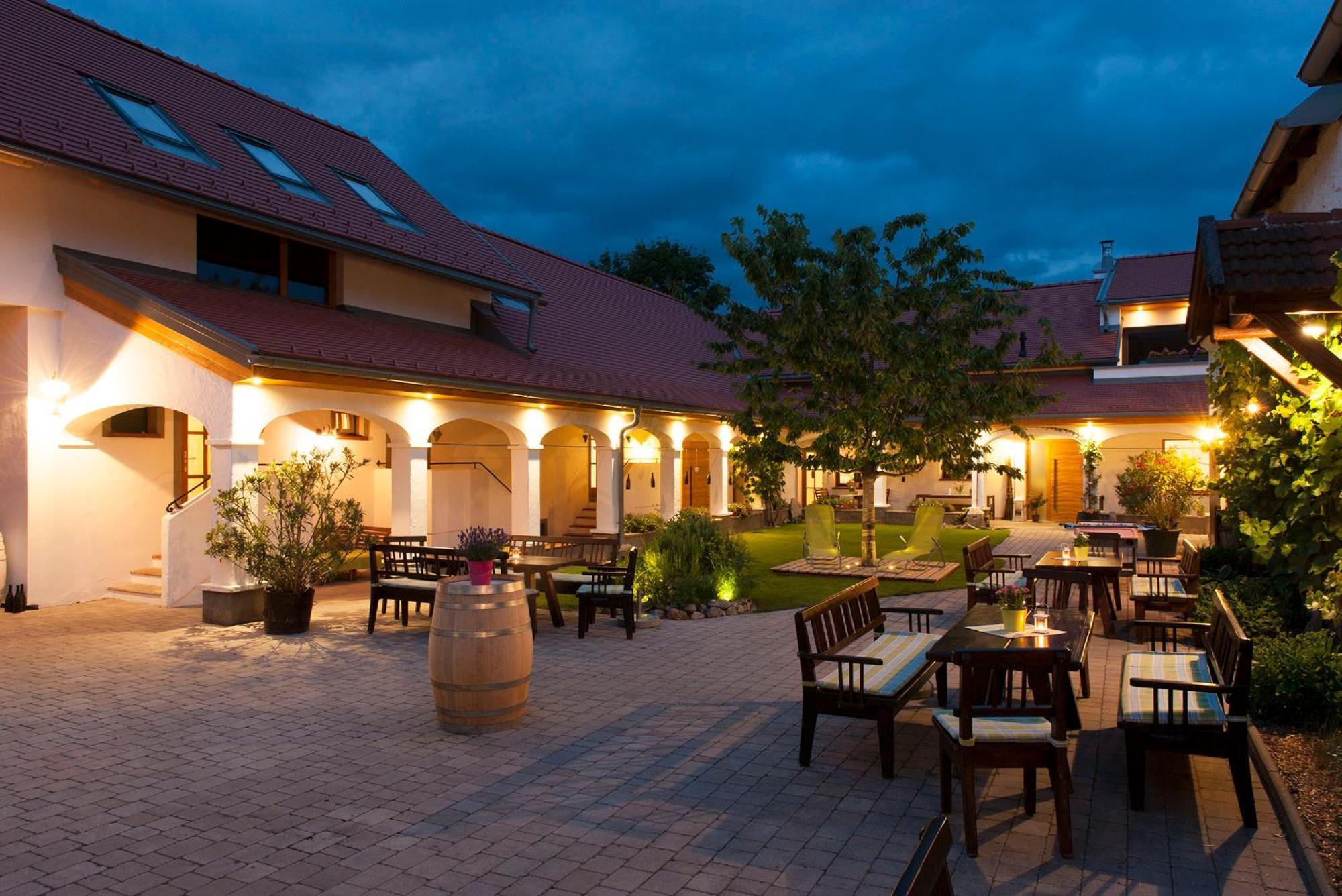 Winzerhof Kiss Otel Jois Dış mekan fotoğraf